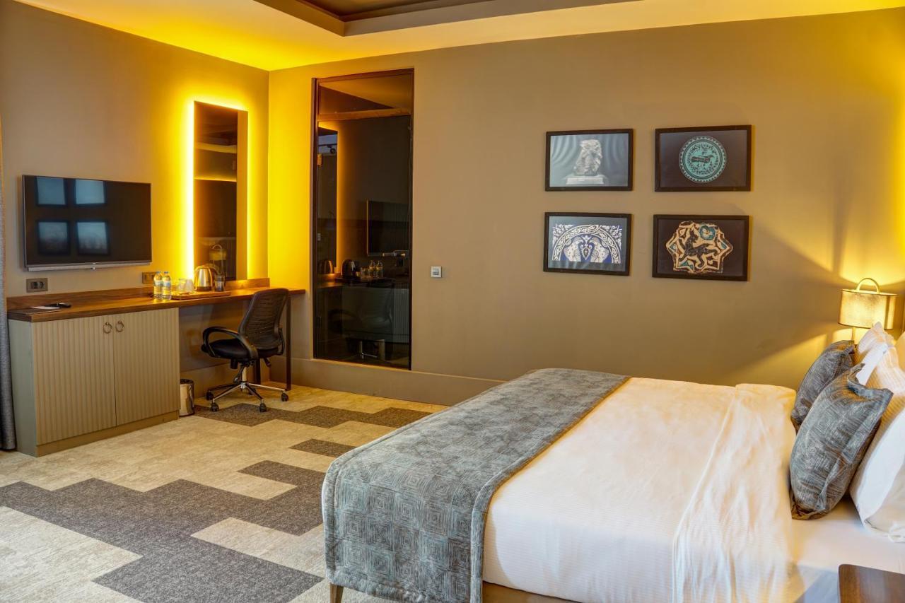 Four Mansions Hotel ไคเซรึ ภายนอก รูปภาพ