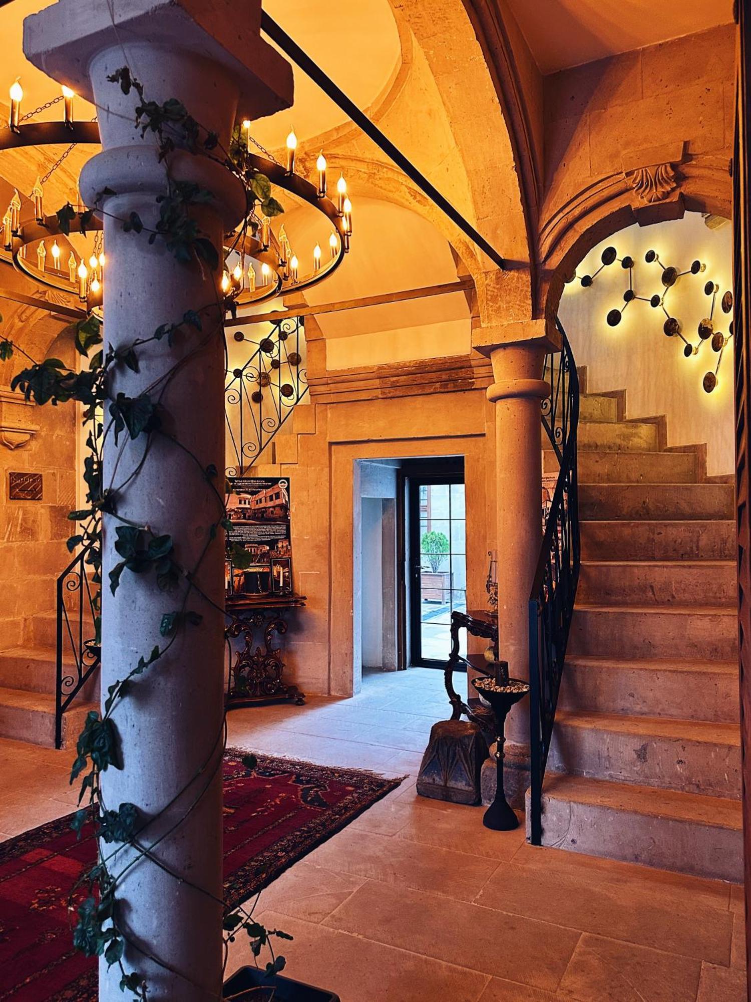 Four Mansions Hotel ไคเซรึ ภายนอก รูปภาพ