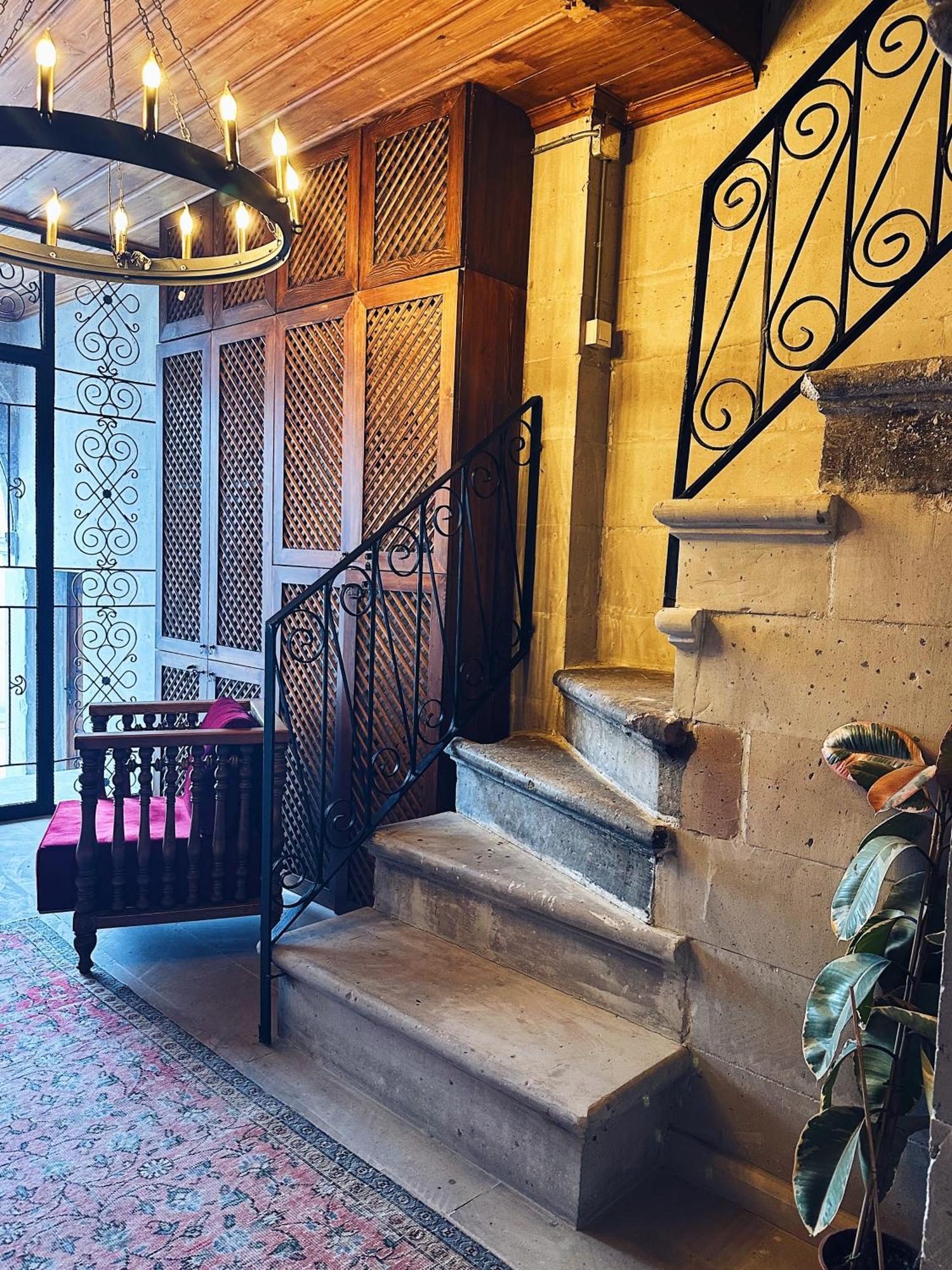 Four Mansions Hotel ไคเซรึ ภายนอก รูปภาพ