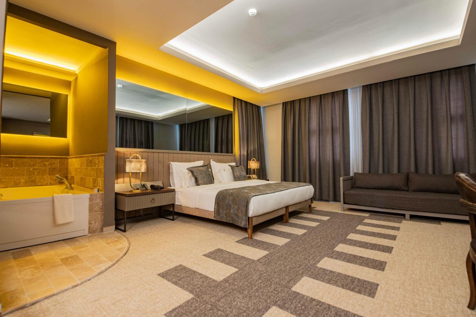 Four Mansions Hotel ไคเซรึ ภายนอก รูปภาพ