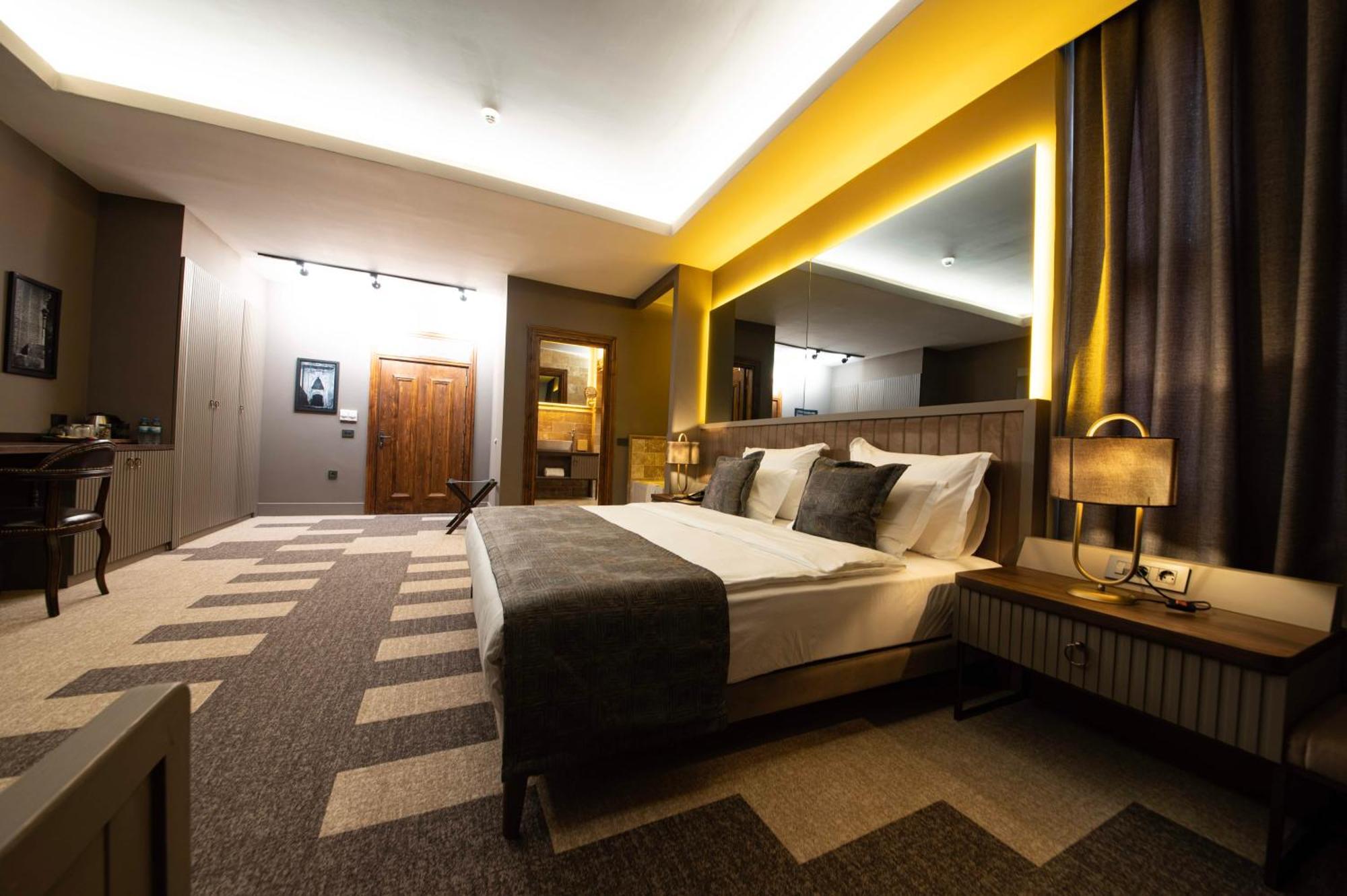 Four Mansions Hotel ไคเซรึ ภายนอก รูปภาพ