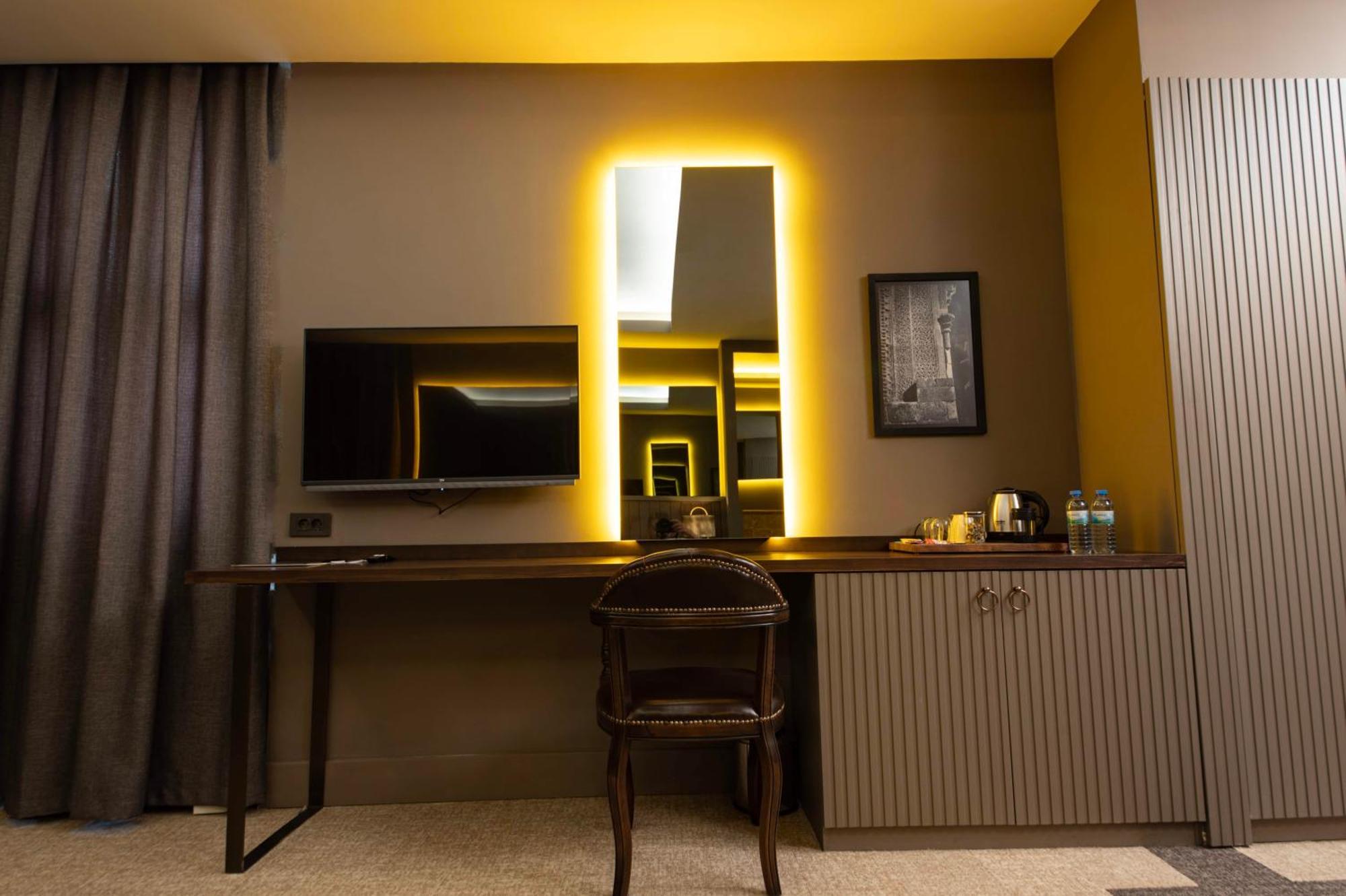 Four Mansions Hotel ไคเซรึ ภายนอก รูปภาพ