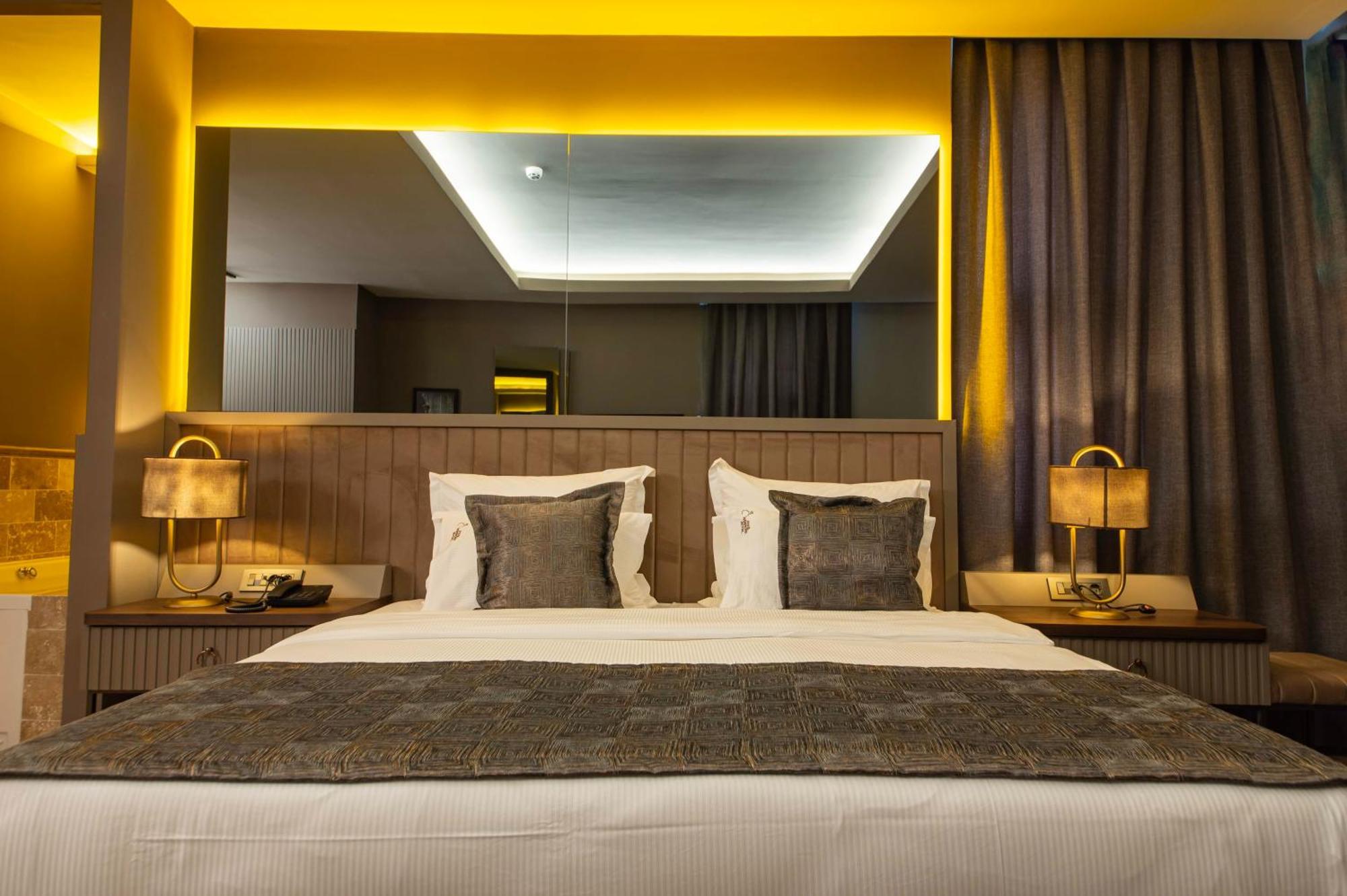 Four Mansions Hotel ไคเซรึ ภายนอก รูปภาพ