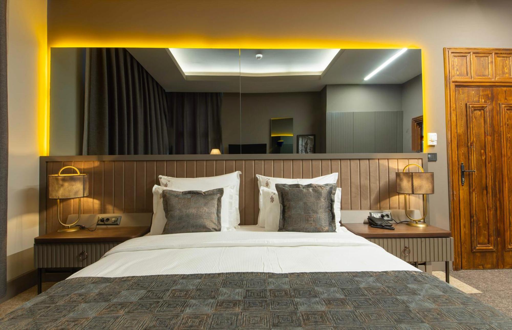 Four Mansions Hotel ไคเซรึ ภายนอก รูปภาพ