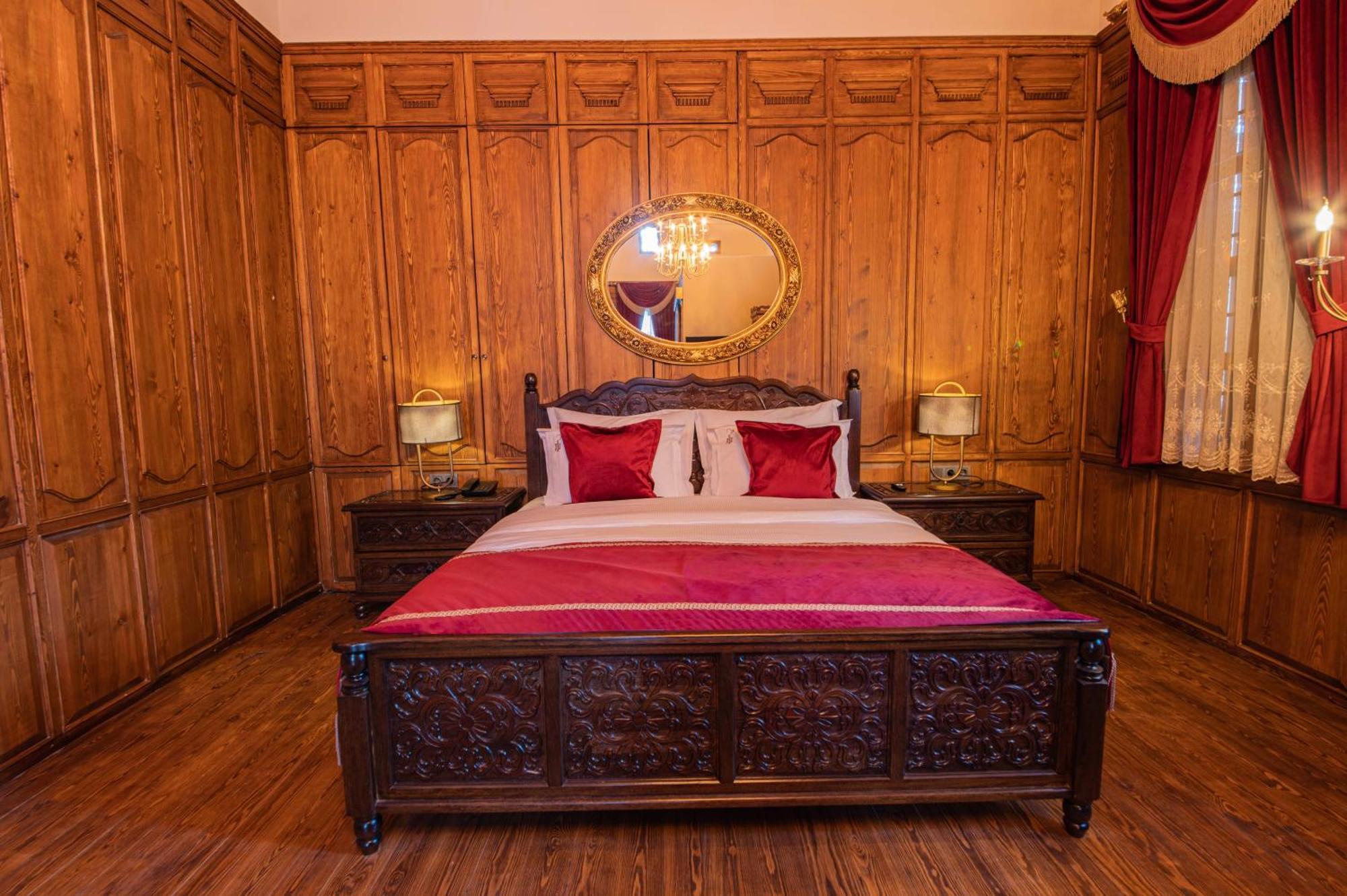 Four Mansions Hotel ไคเซรึ ภายนอก รูปภาพ