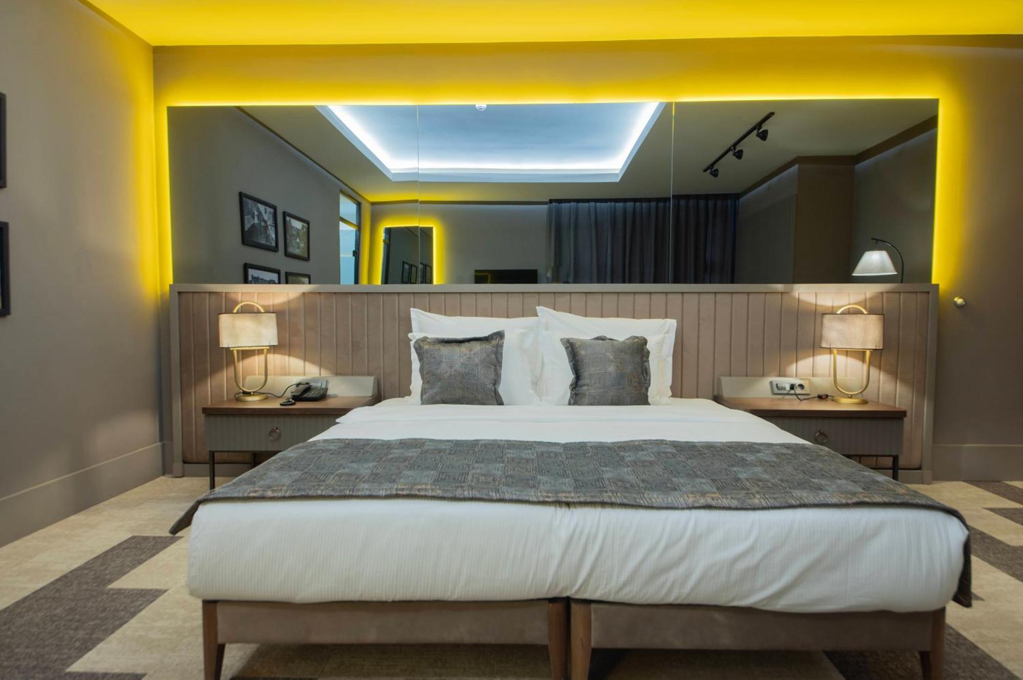 Four Mansions Hotel ไคเซรึ ภายนอก รูปภาพ