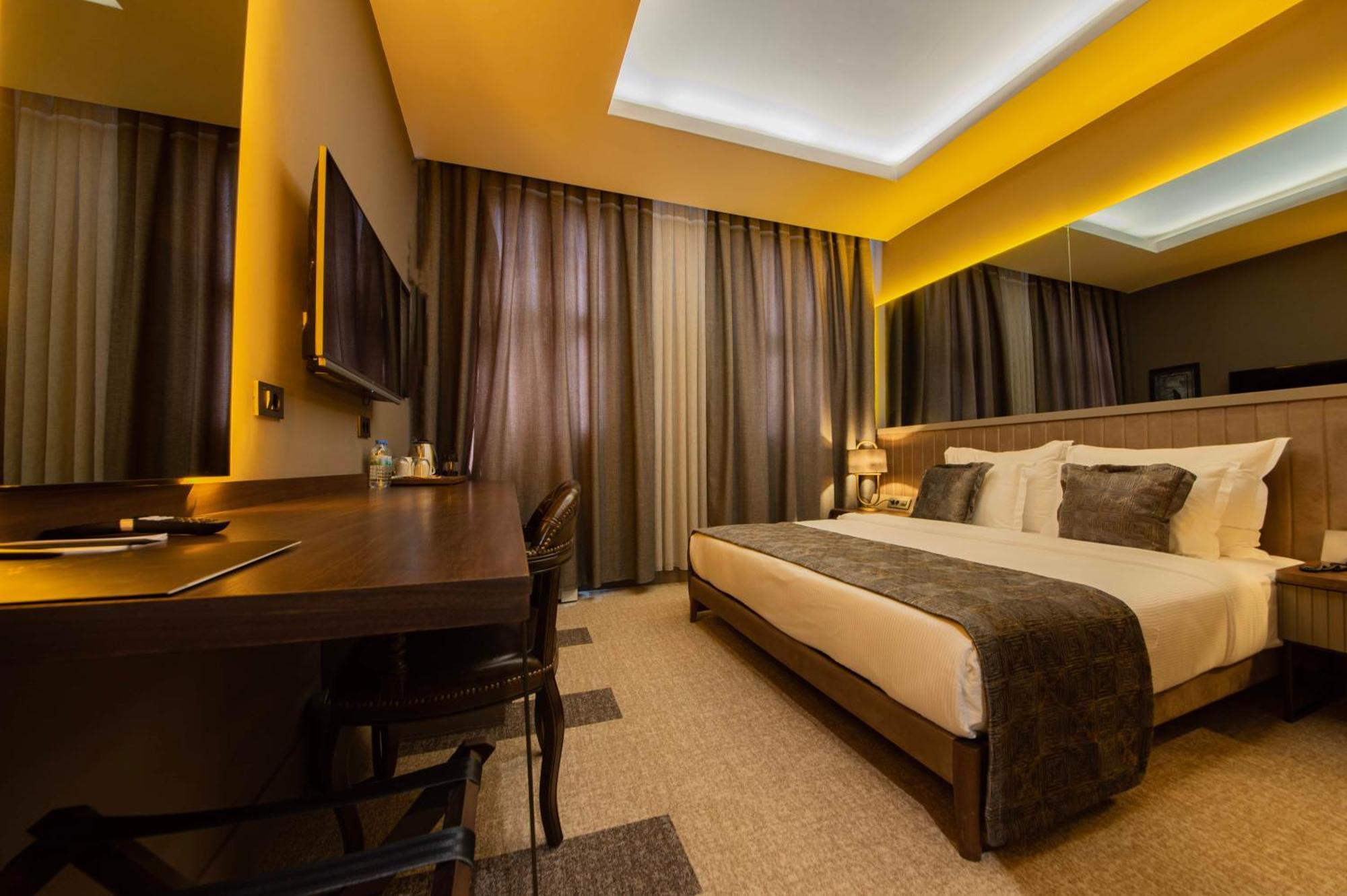 Four Mansions Hotel ไคเซรึ ภายนอก รูปภาพ