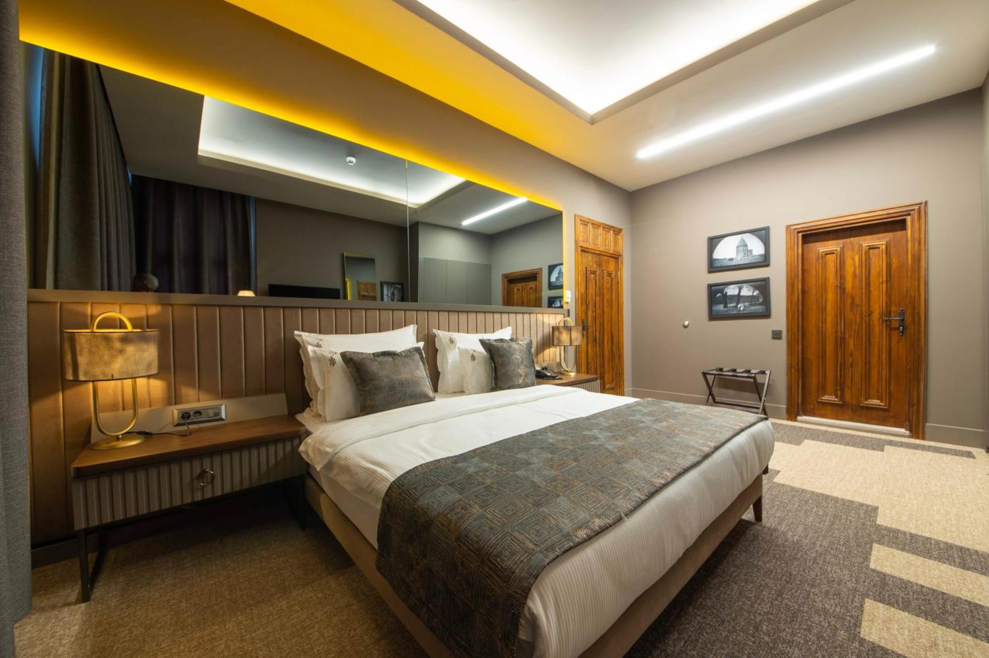 Four Mansions Hotel ไคเซรึ ภายนอก รูปภาพ
