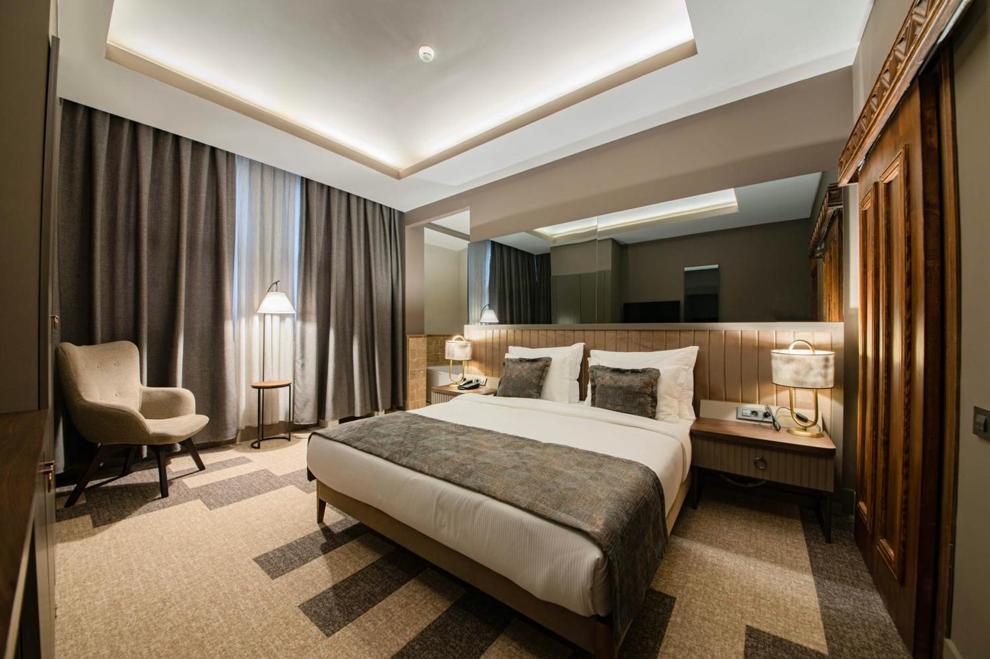 Four Mansions Hotel ไคเซรึ ภายนอก รูปภาพ
